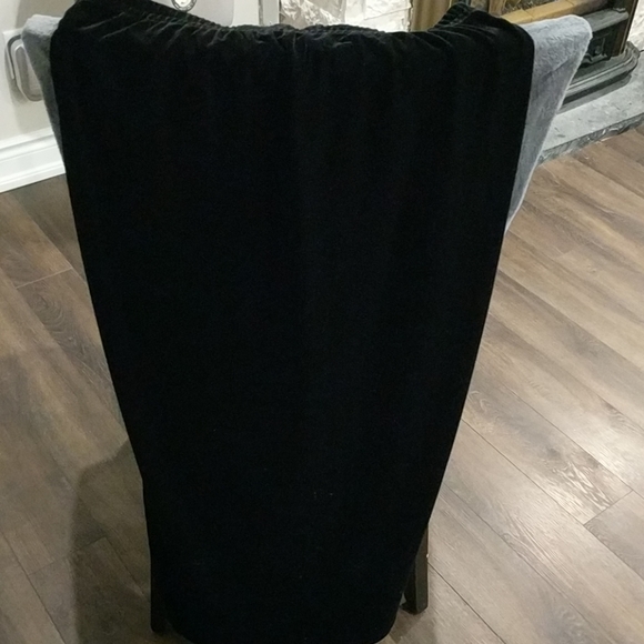 π₯ 2 for $20 Pull on JNY velour long skirt